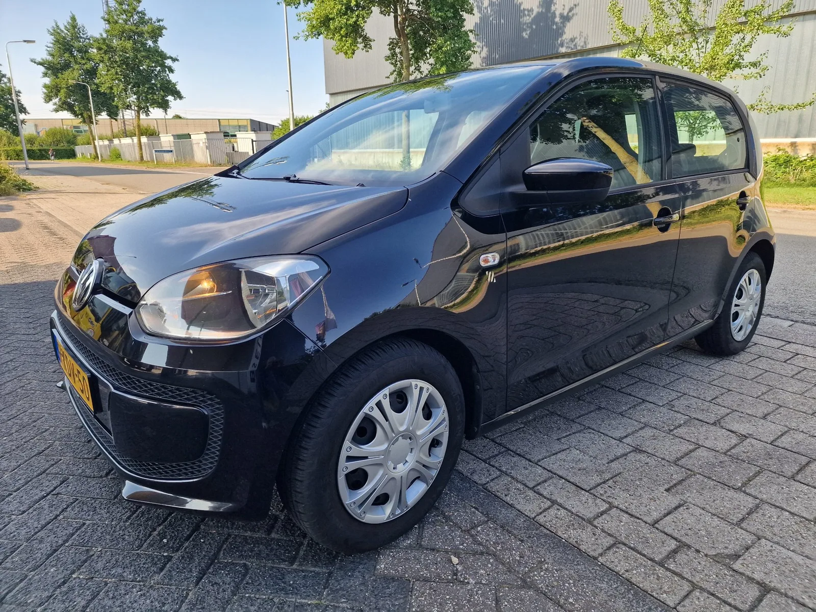 Volkswagen Up! (2013) — foto 1