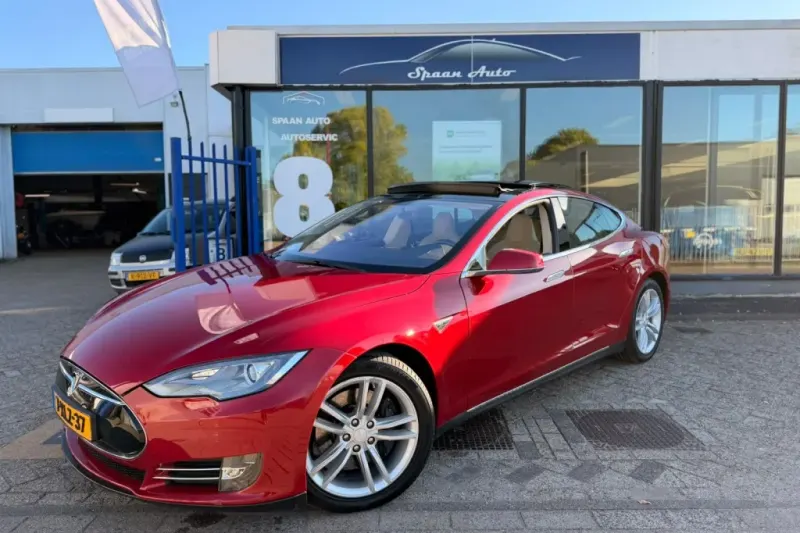 Tesla Model S (2014)