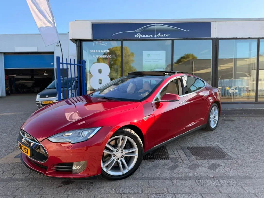 Tesla Model S (2014) — foto 1