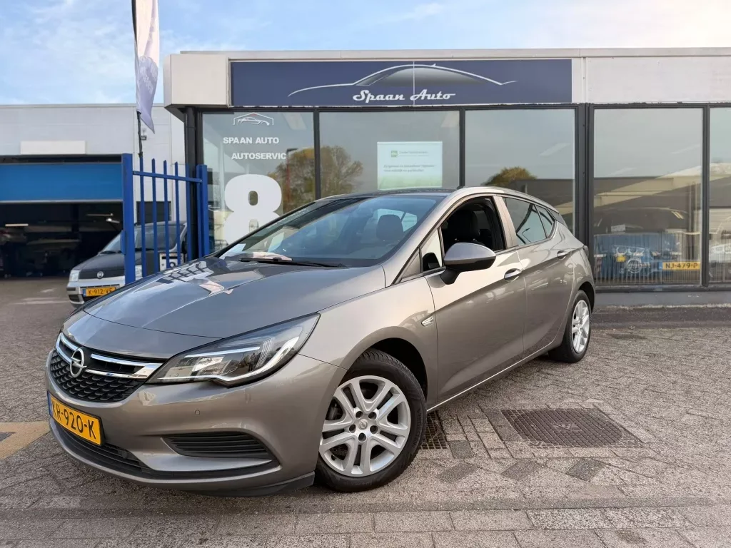 Opel Astra (2016) — foto 1