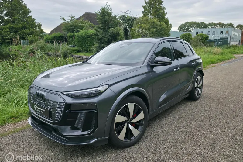 Audi Q6 e-tron (2025)