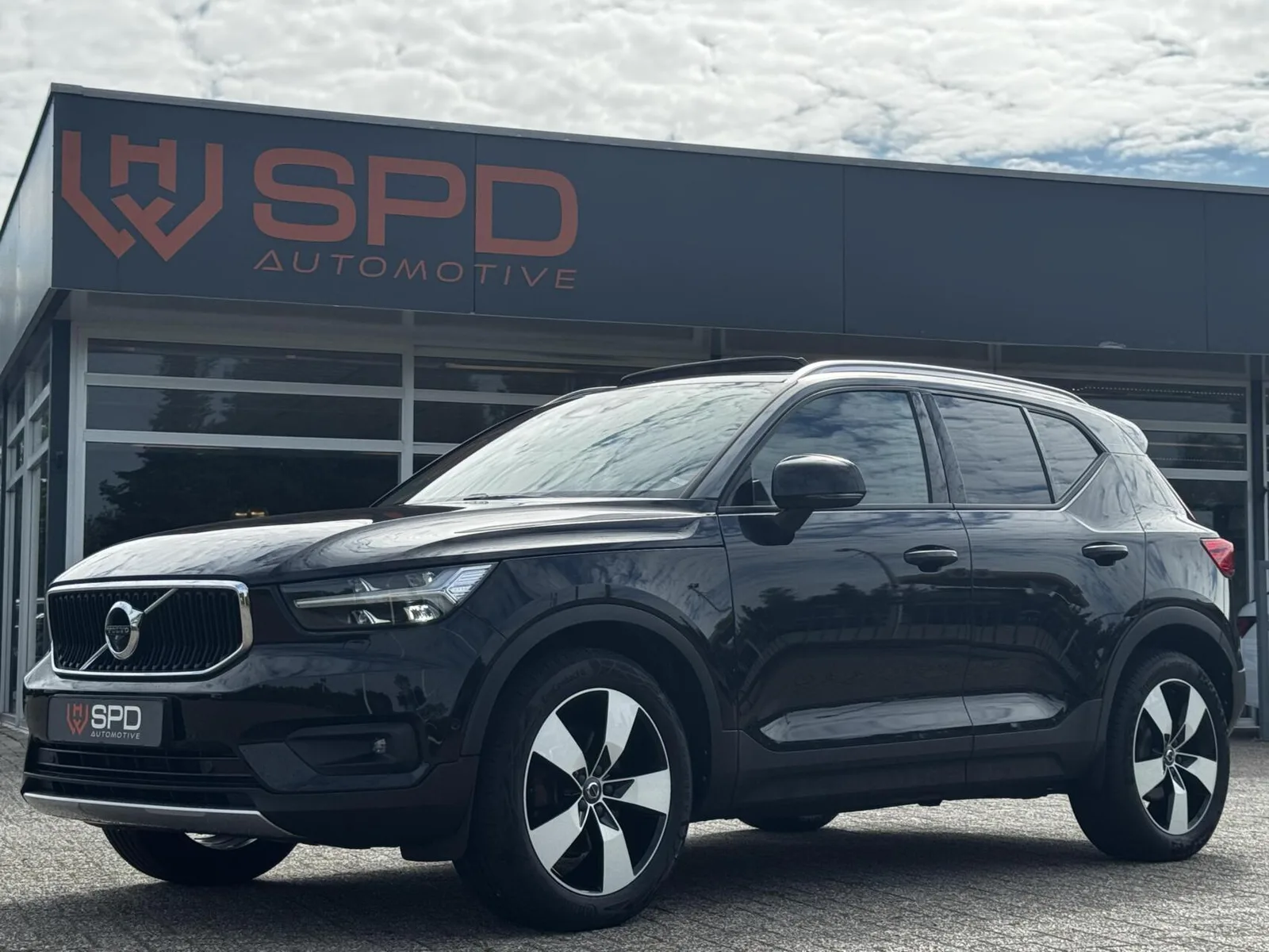 Volvo XC40 (2018) — foto 1