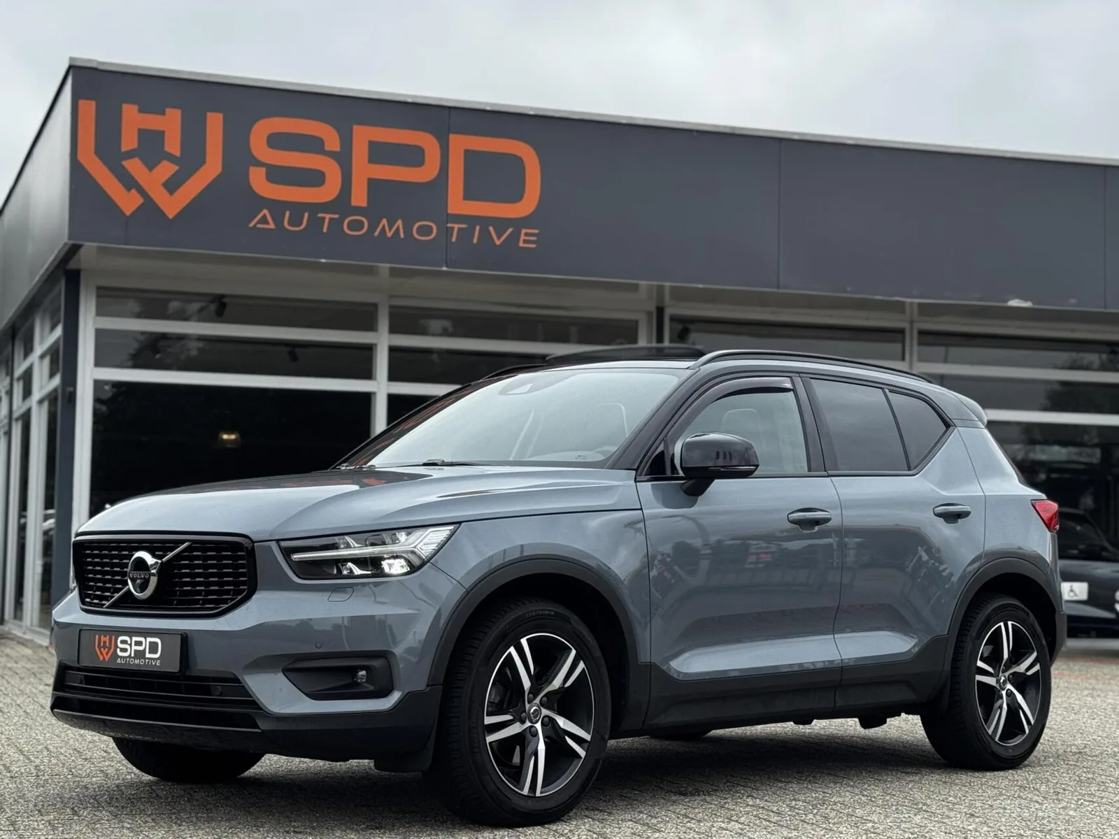 Volvo XC40 (2021) — foto 1