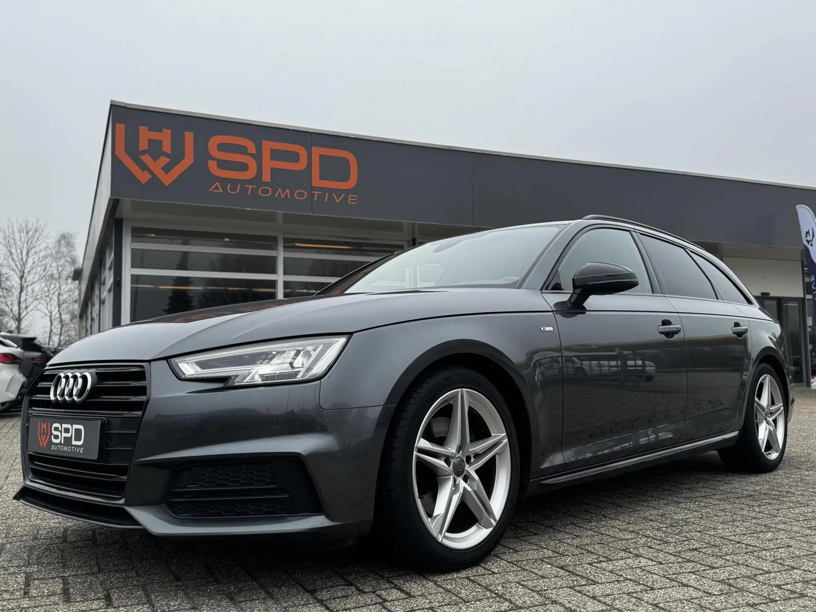 Audi A4 (2018) — foto 1