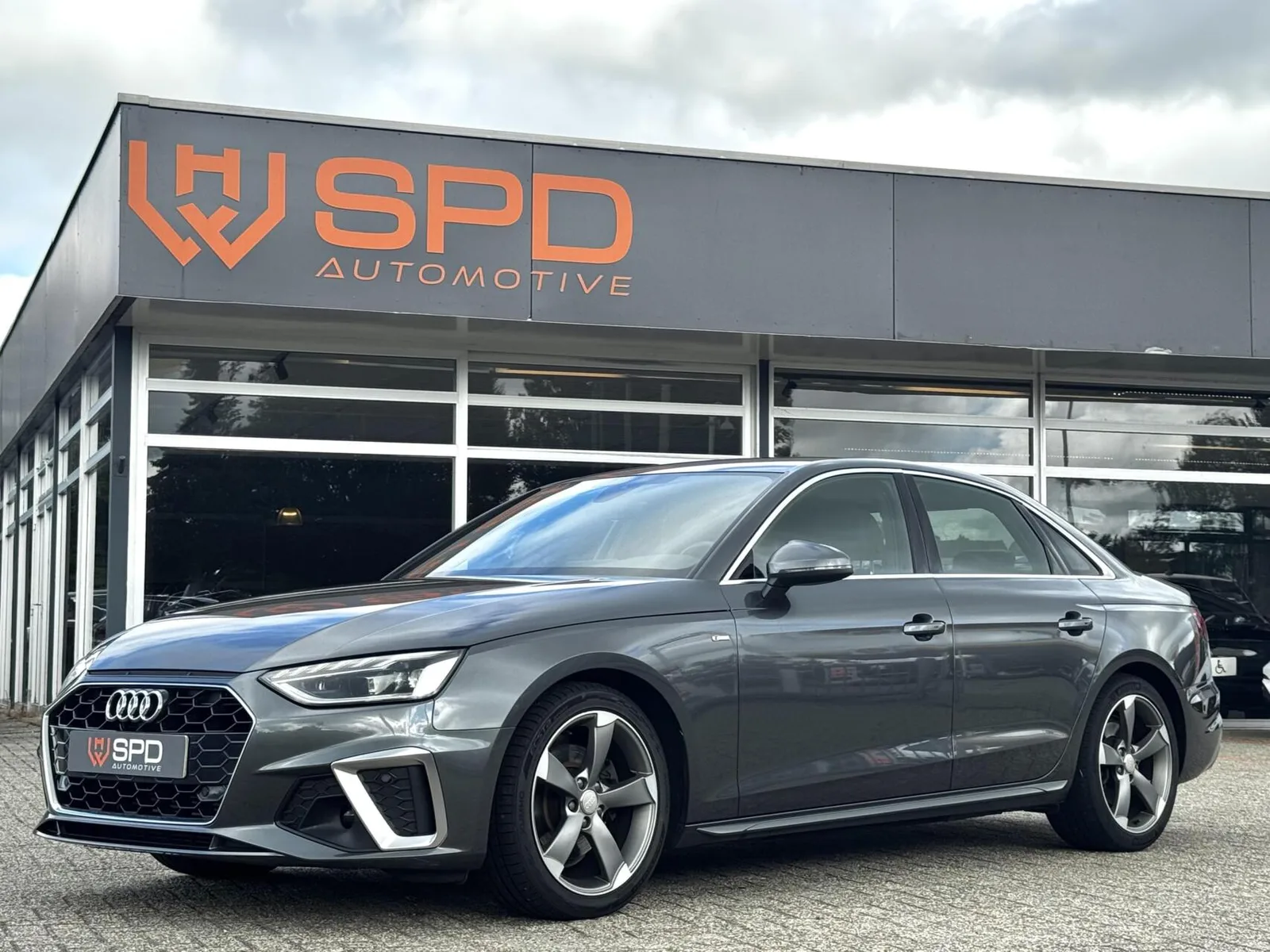 Audi A4 (2020) — foto 1
