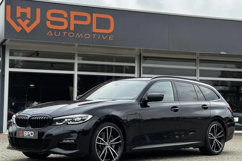 BMW 3 Serie Touring 330e xDrive (2022)