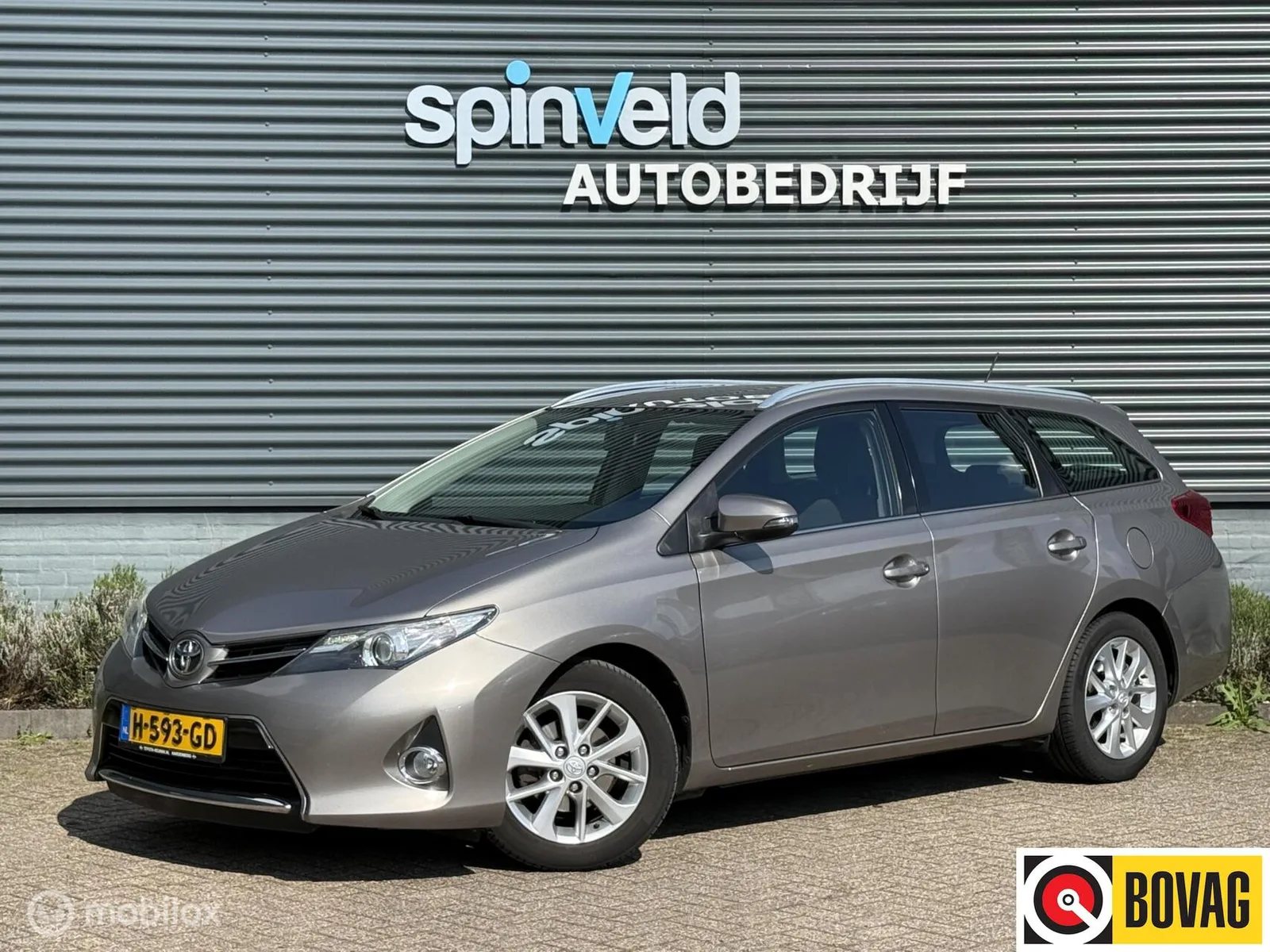Toyota Auris (2013) — foto 1
