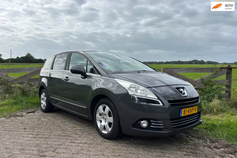 Peugeot 5008 (2011)