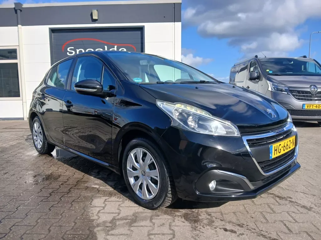 Peugeot 208 (2015) — foto 1
