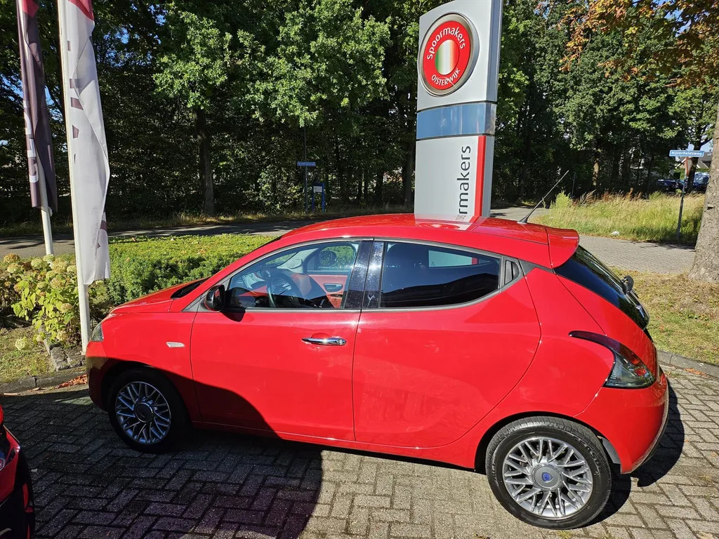 Lancia Ypsilon (2013) — foto 1