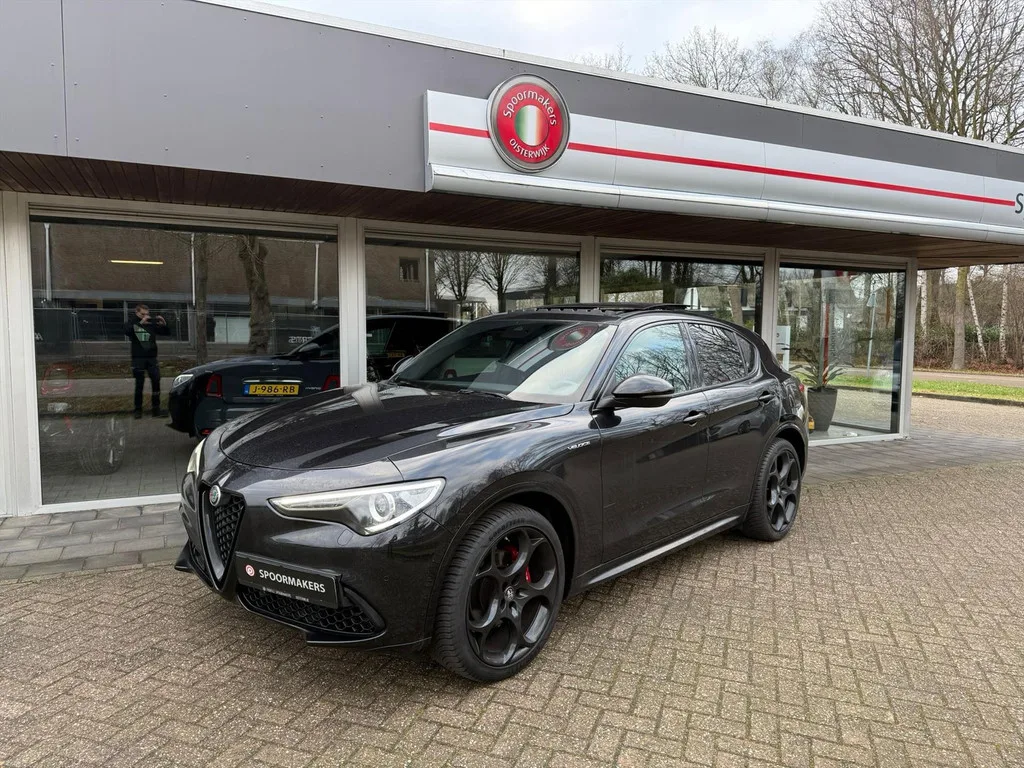 Alfa Romeo Stelvio (2023) — foto 1