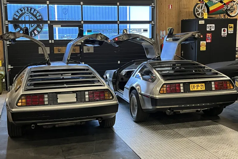 DMC DeLorean (1981)