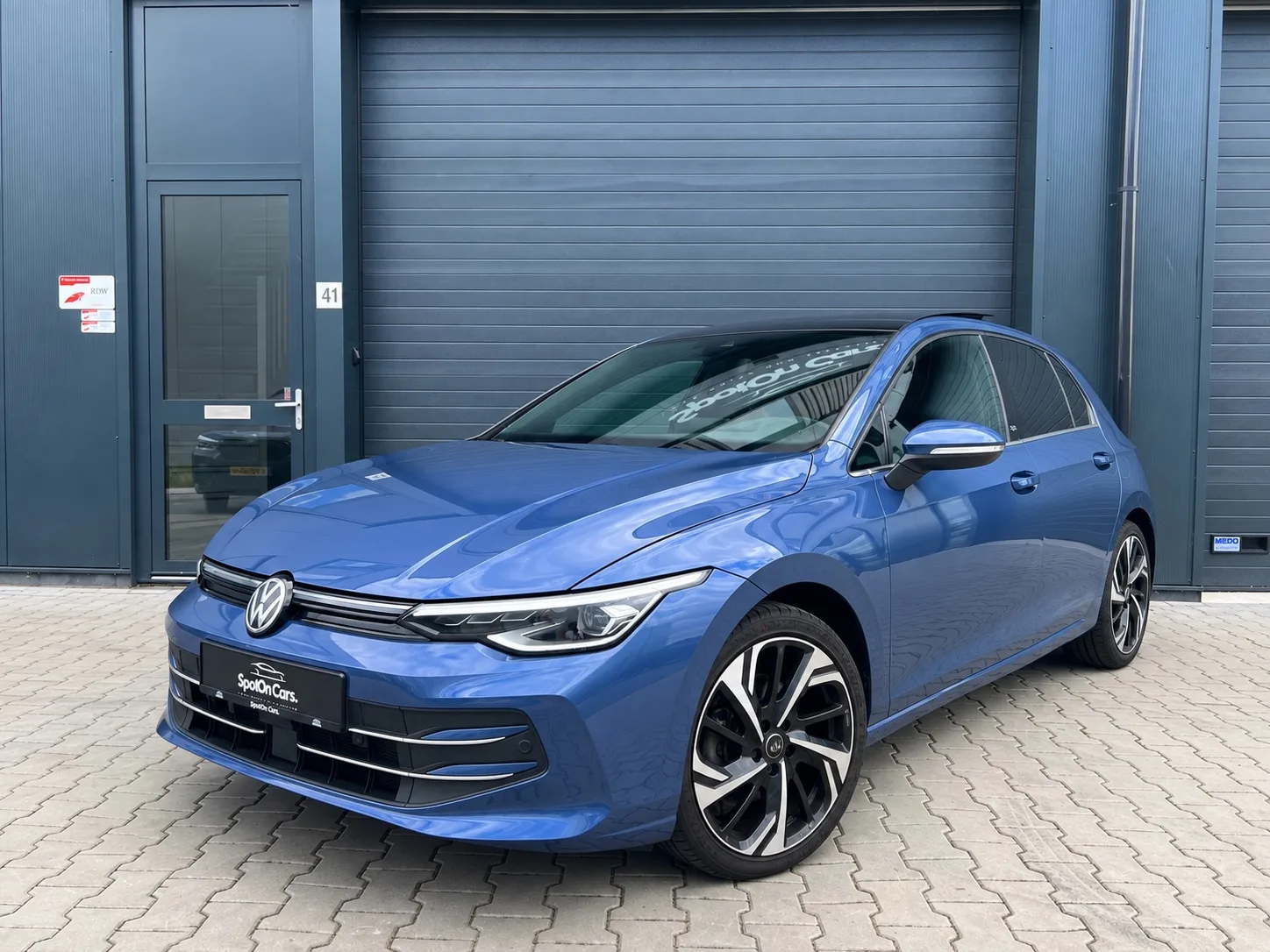 Volkswagen Golf (2024) — foto 1