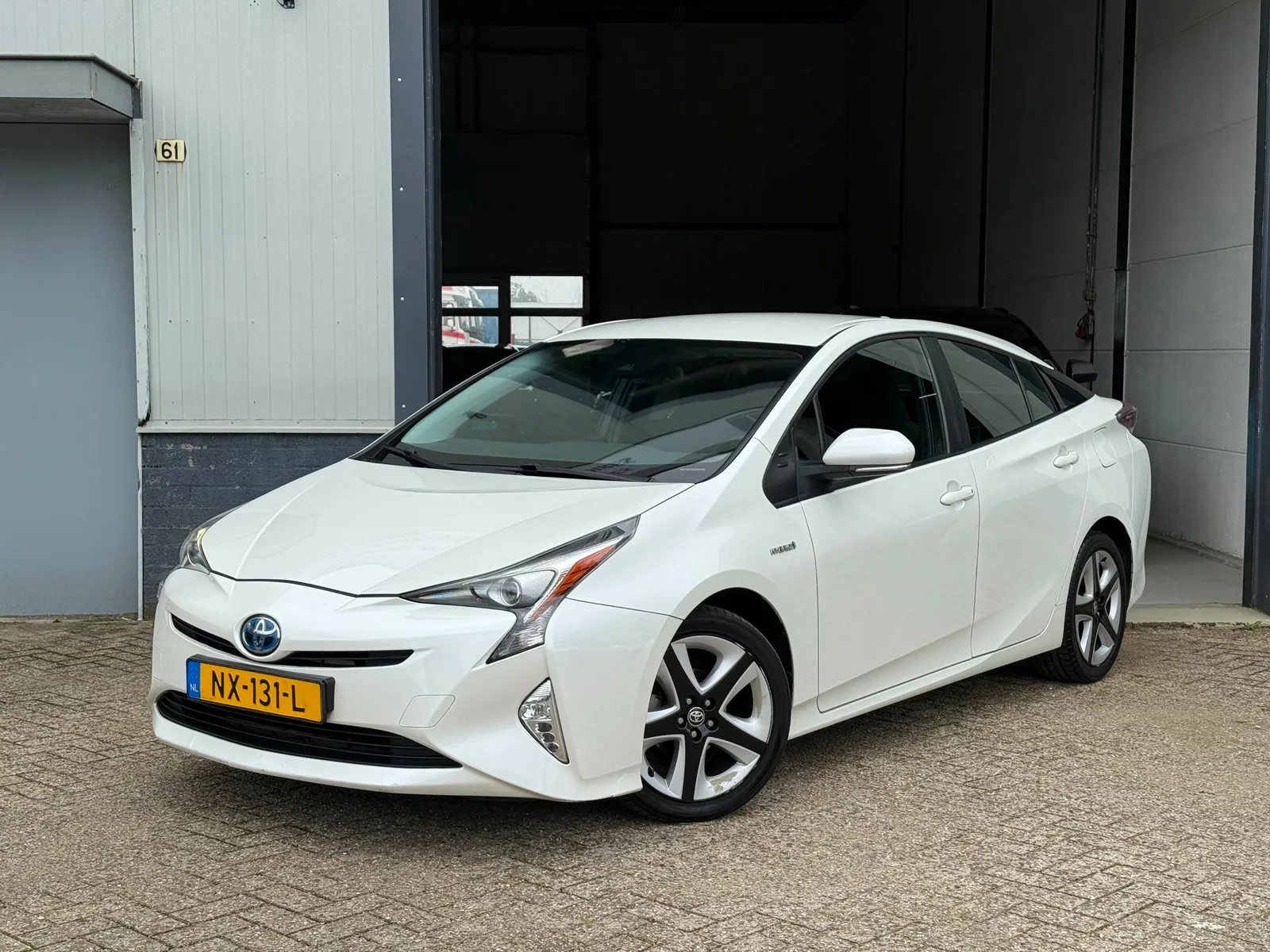 Toyota Prius (2017) — foto 1