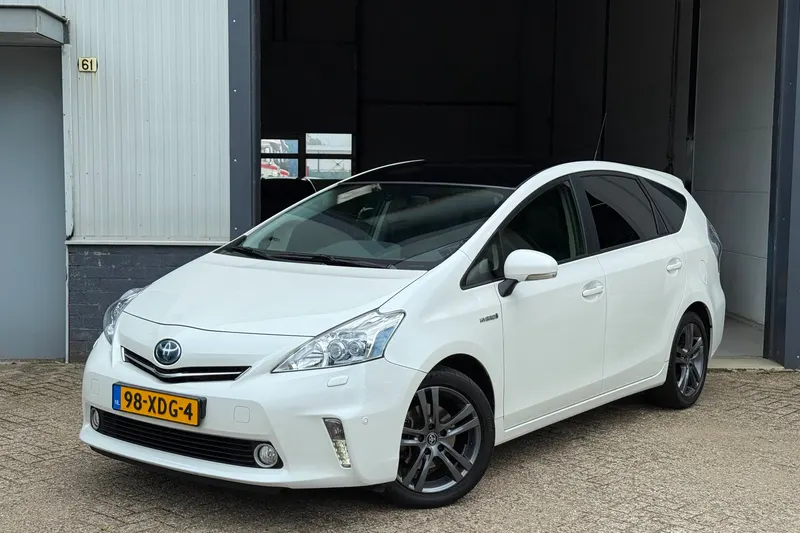 Toyota Prius Wagon (2012)