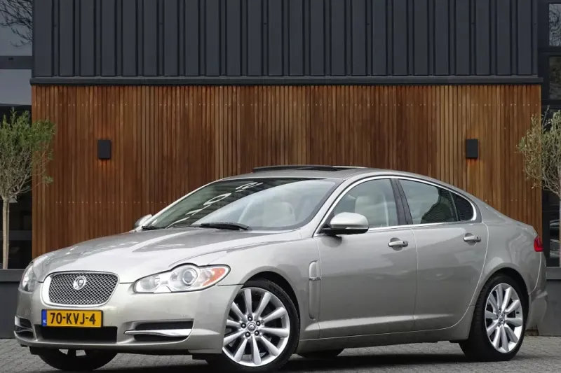 Jaguar XF (2010)