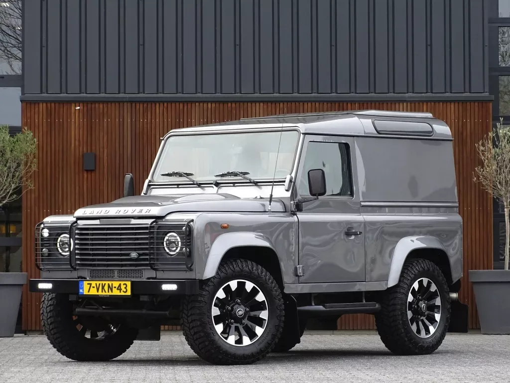 Land Rover Defender (2010) — foto 1