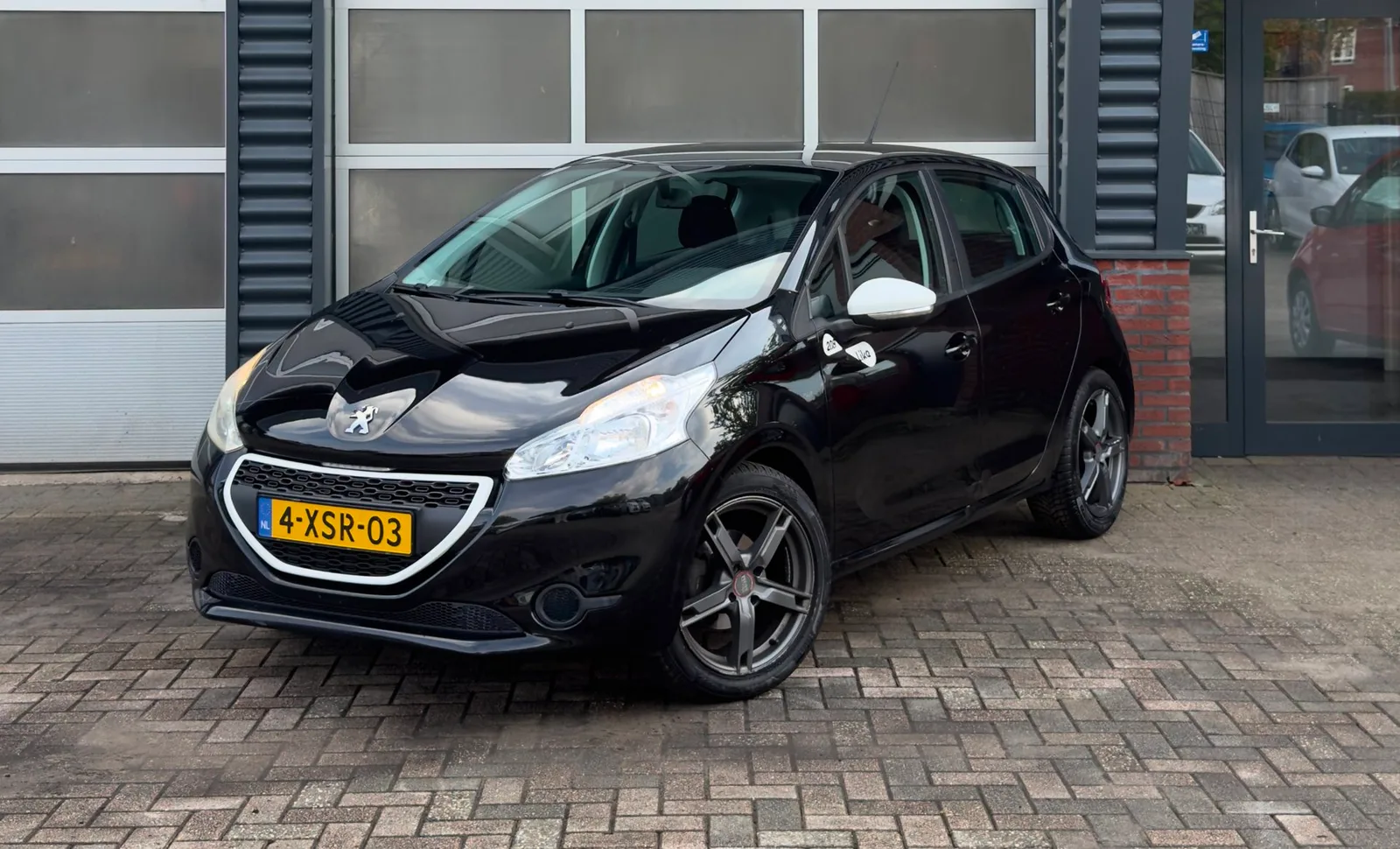 Peugeot 208 (2014) — foto 1