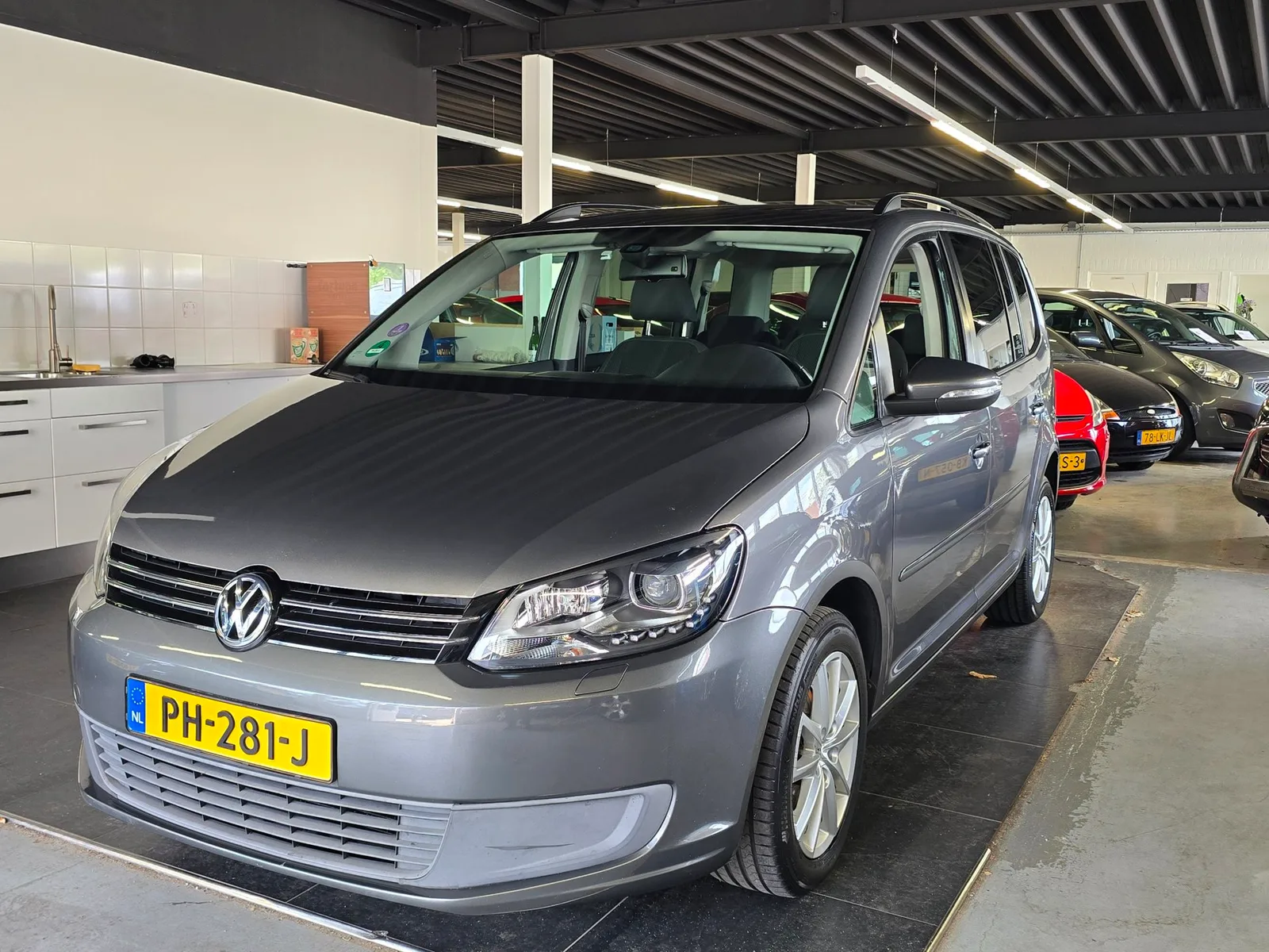 Volkswagen Touran (2011) — foto 1