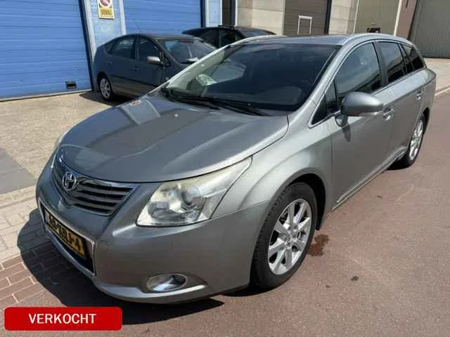Toyota Avensis (2010) — foto 1
