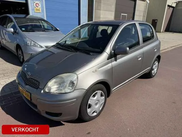 Toyota Yaris (2004) — foto 1