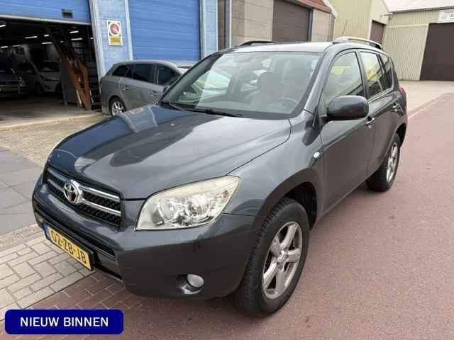 Toyota RAV4 (2008) — foto 1