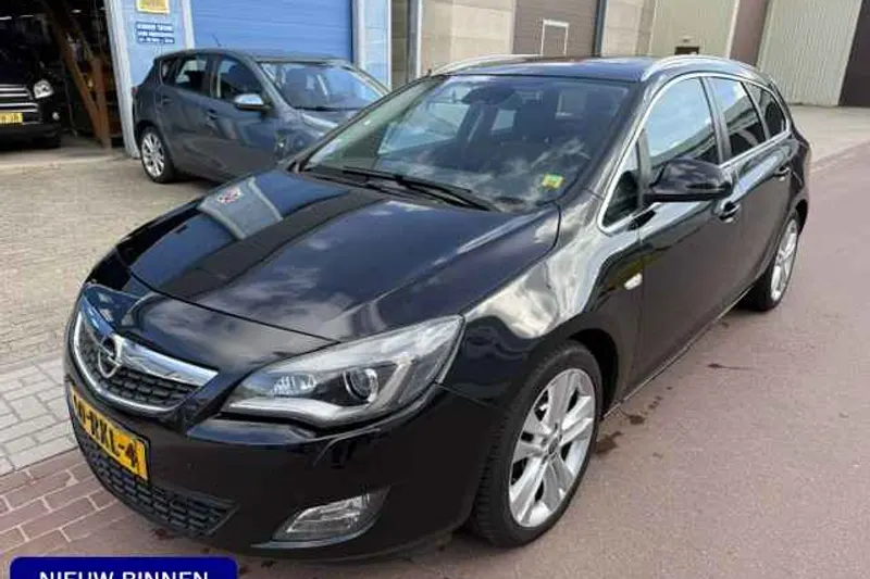 Opel Astra (2011)