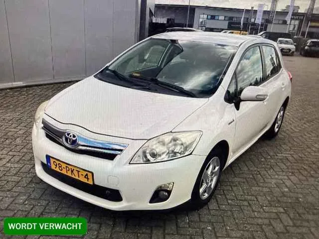 Toyota Auris (2011) — foto 1