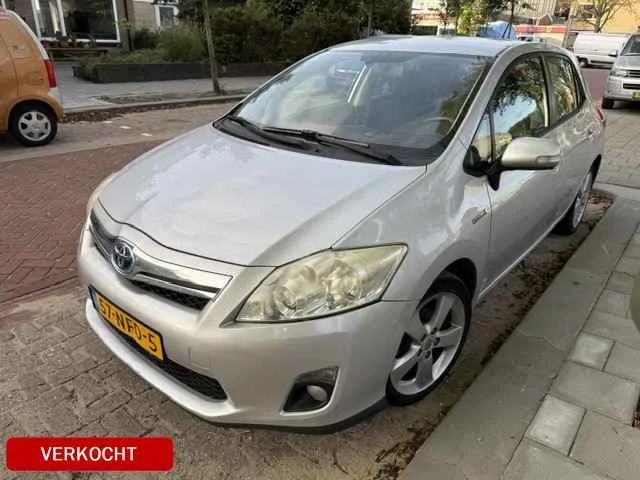 Toyota Auris (2010) — foto 1