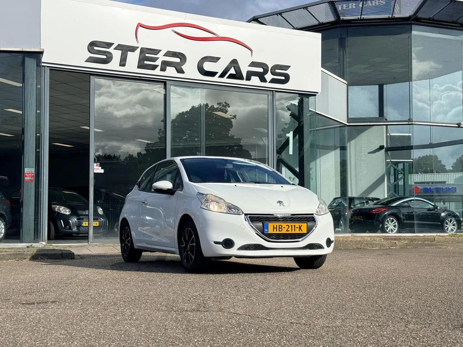 Peugeot 208 (2014) — foto 1