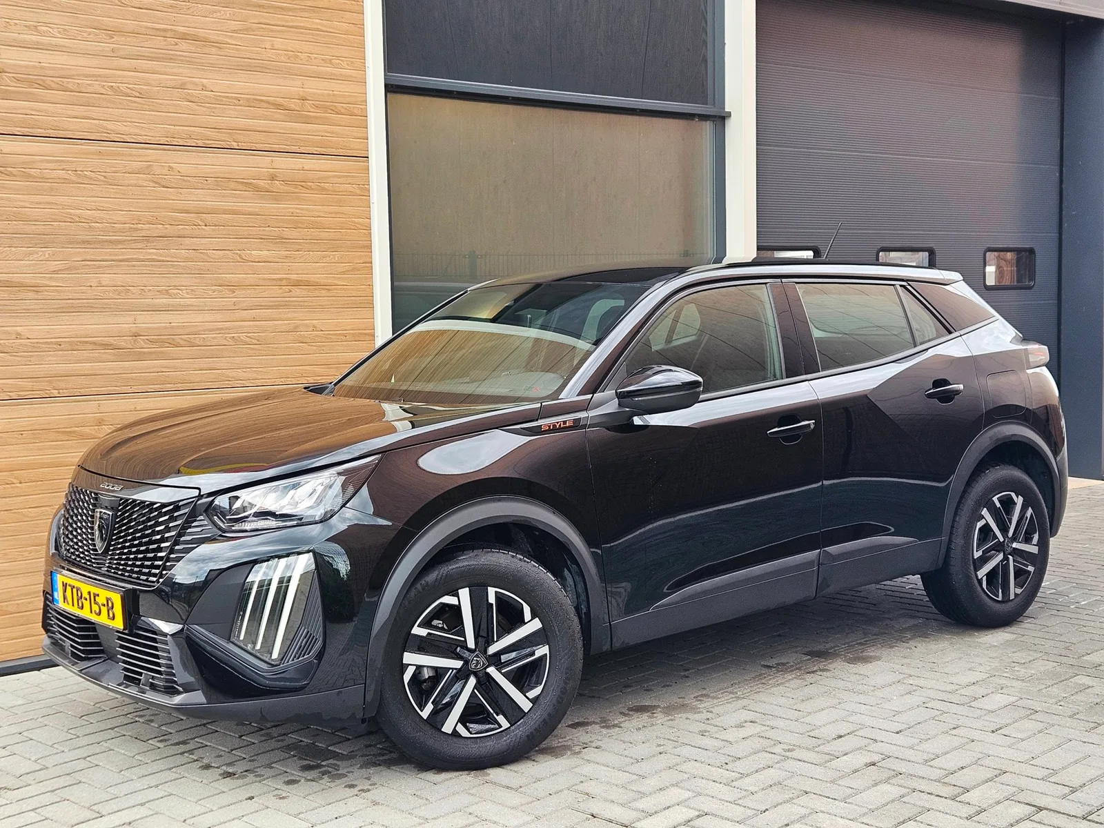 Peugeot 2008 (2025) — foto 1