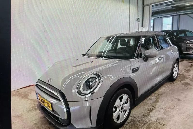 MINI One (2021)