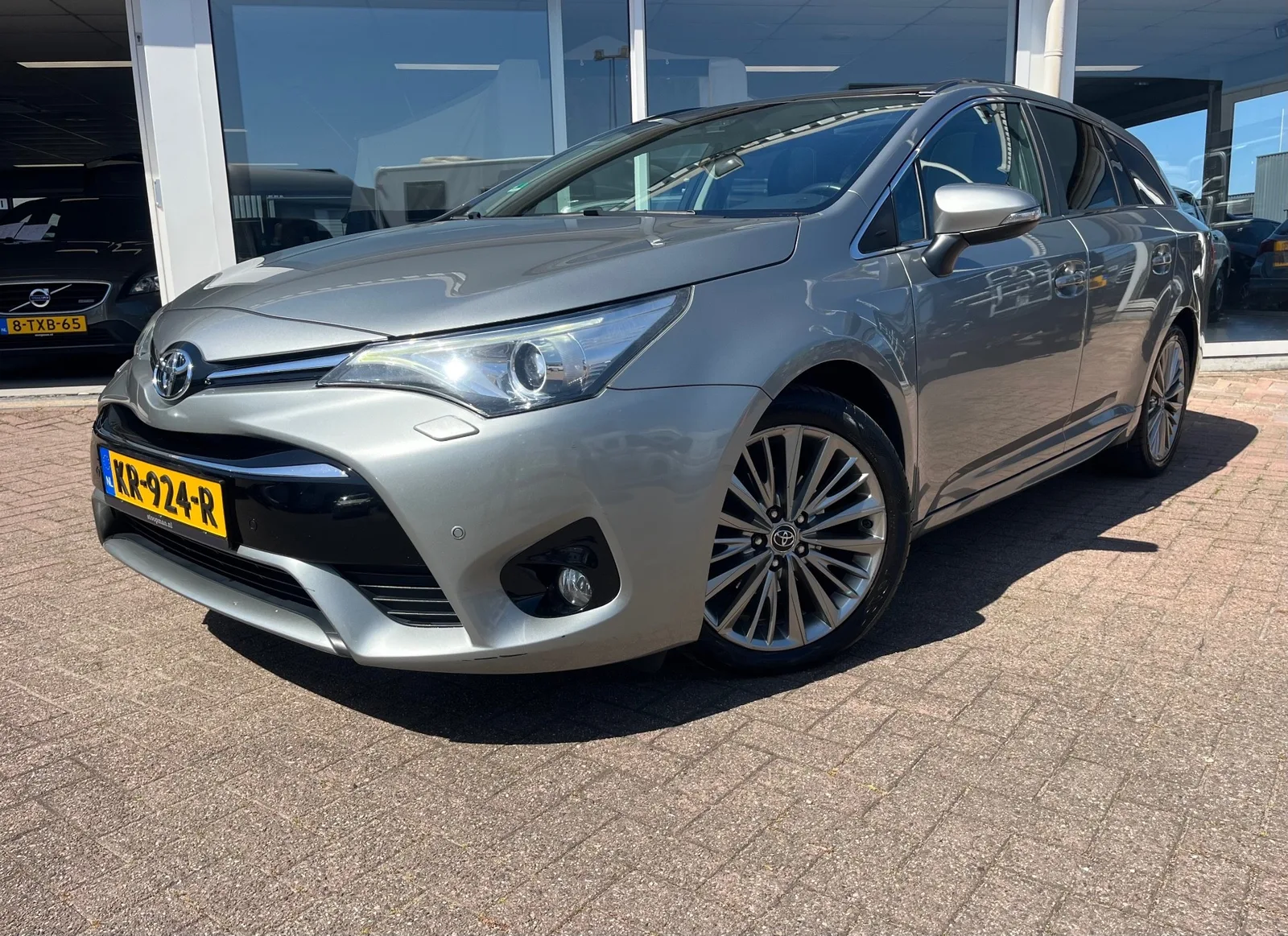 Toyota Avensis (2015) — foto 1