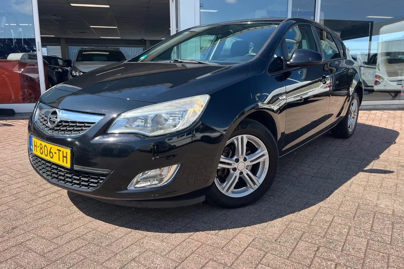Opel Astra (2011)