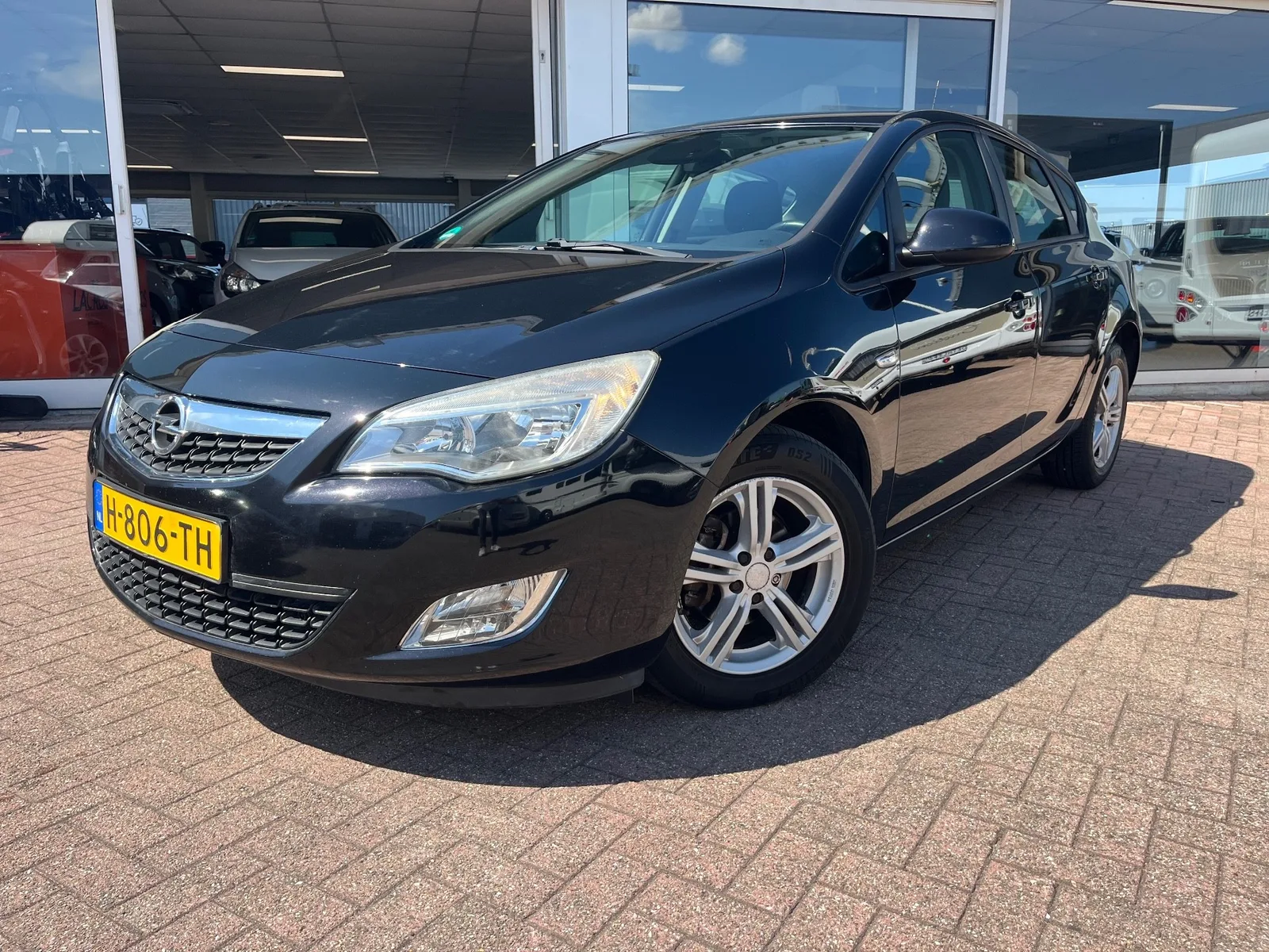 Opel Astra (2011) — foto 1