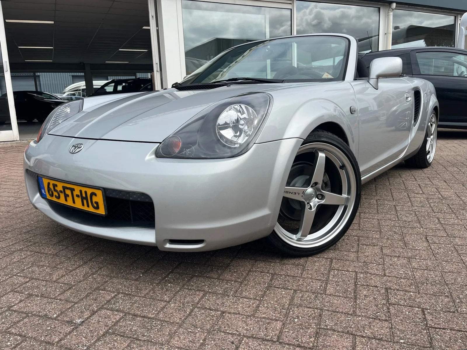 Toyota MR2 (2000) — foto 1