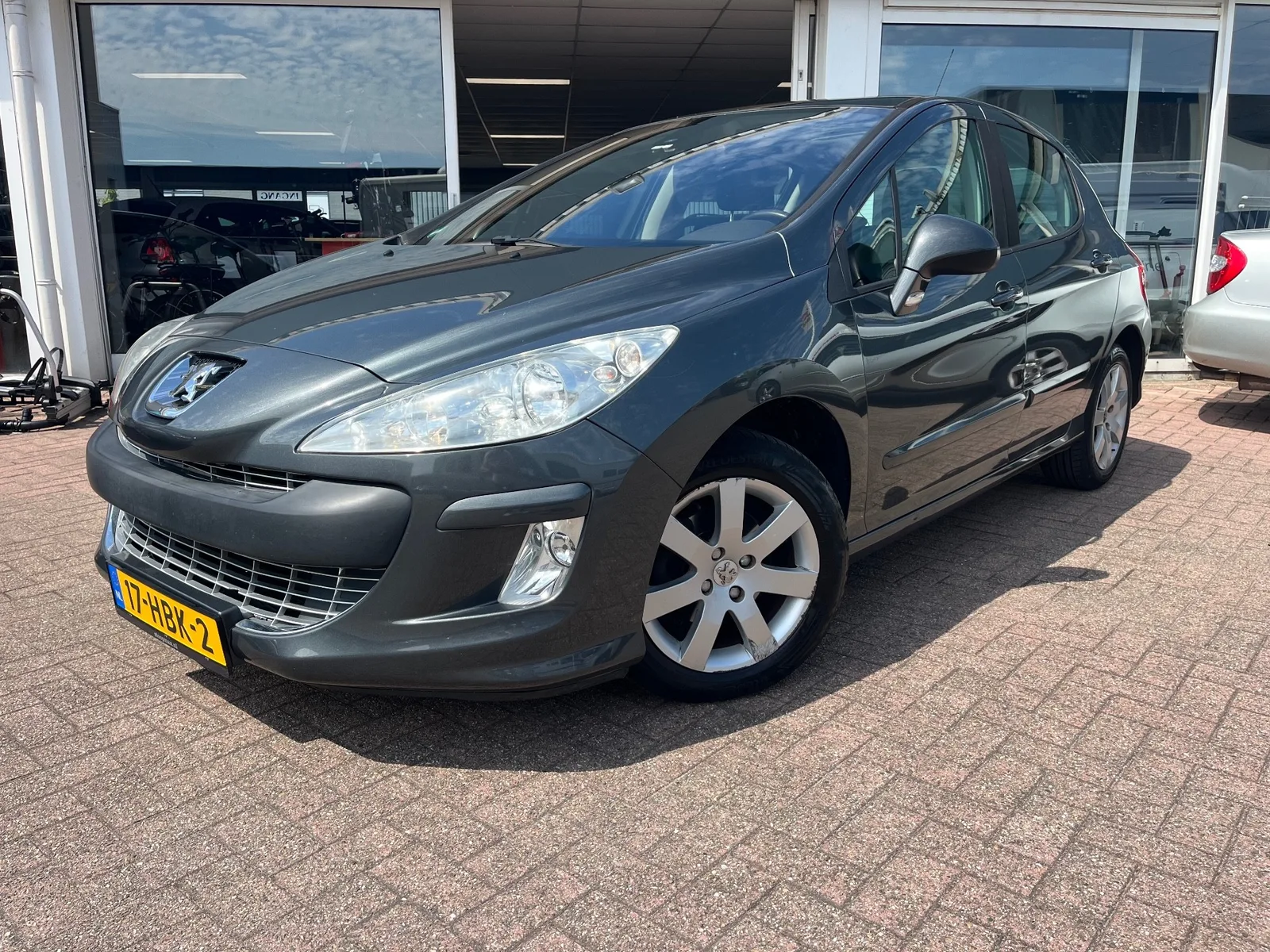 Peugeot 308 (2008) — foto 1