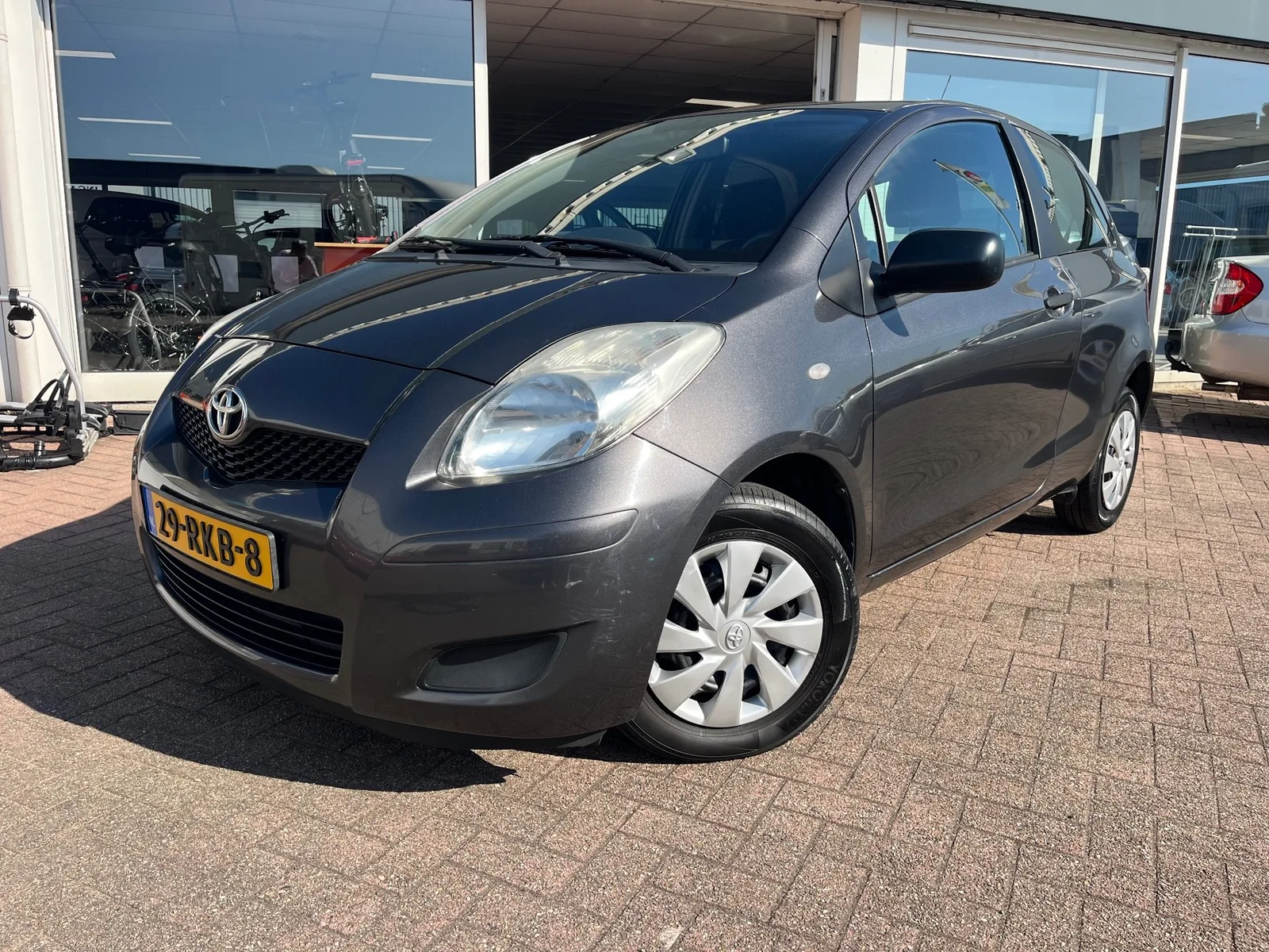 Toyota Yaris (2011) — foto 1