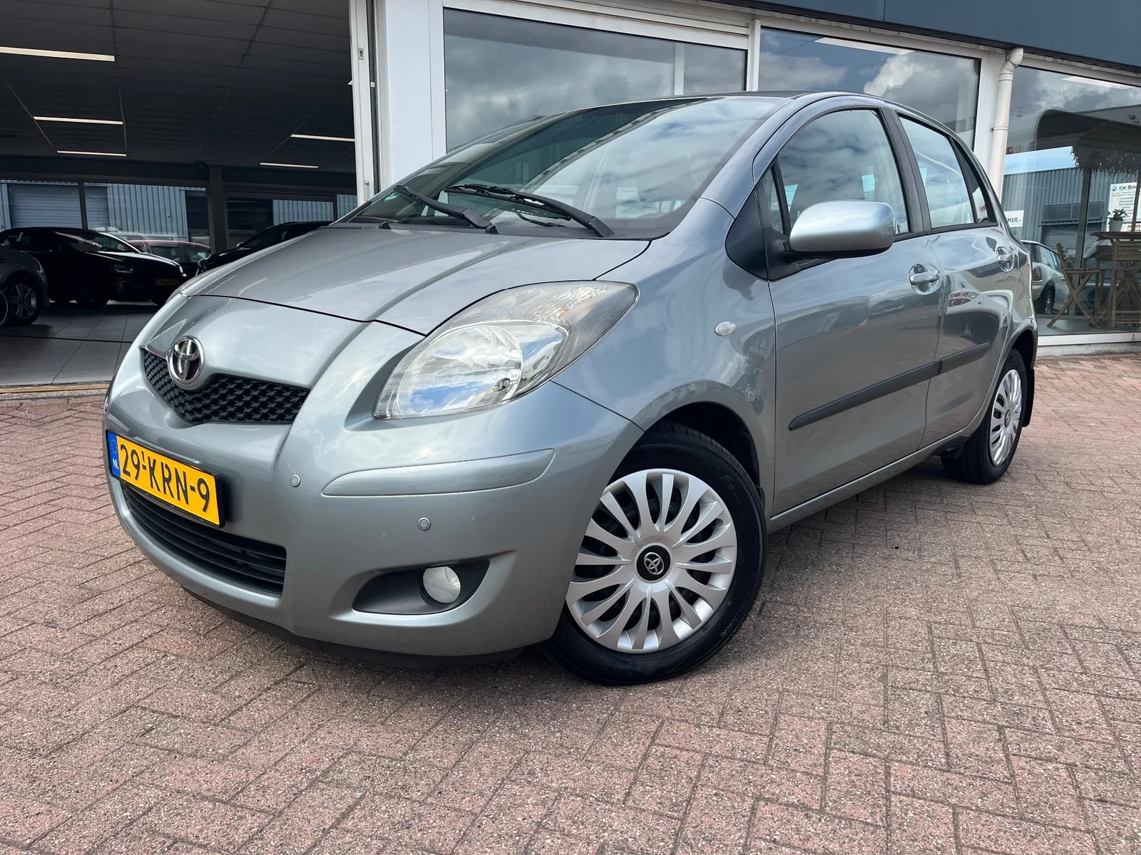 Toyota Yaris (2010) — foto 1