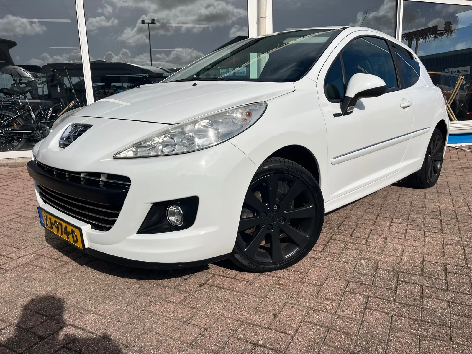 Peugeot 207 (2010) — foto 1