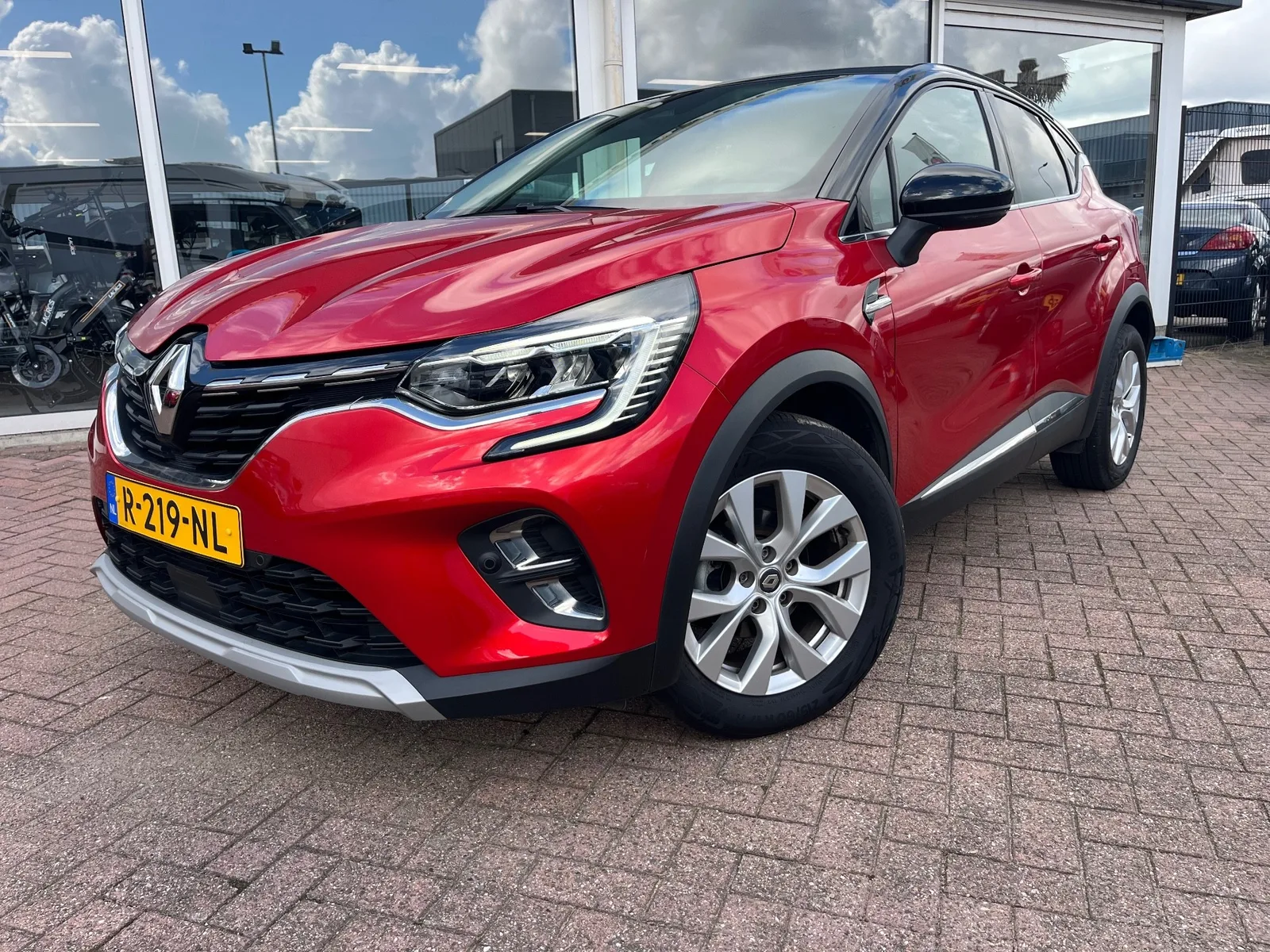 Renault Captur (2021) — foto 1