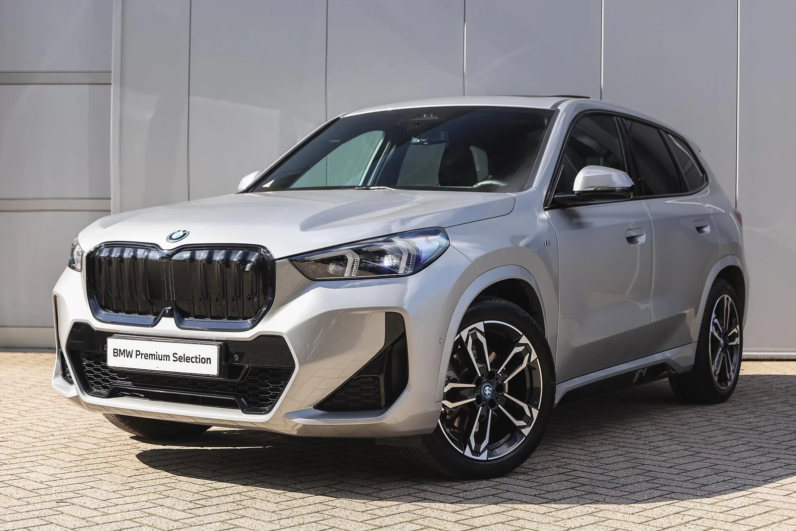 BMW iX1 (2023) — foto 1