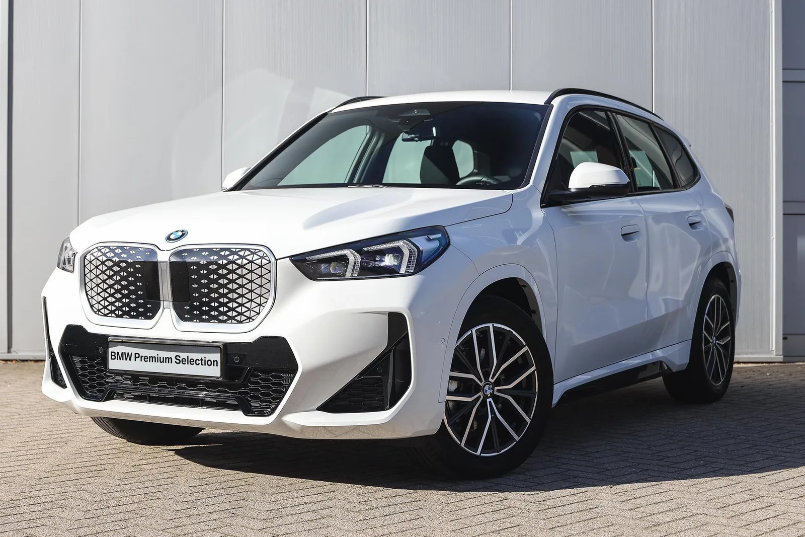 BMW iX1 (2026) — foto 1