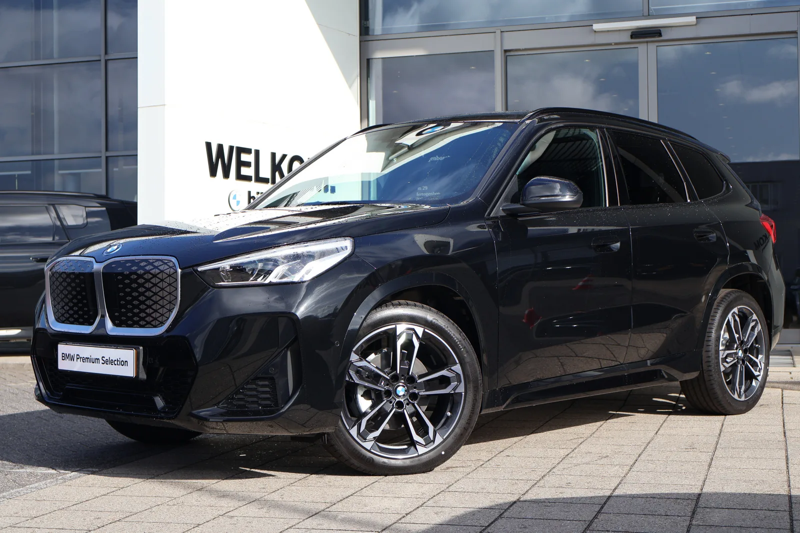 BMW iX1 (2026) — foto 1