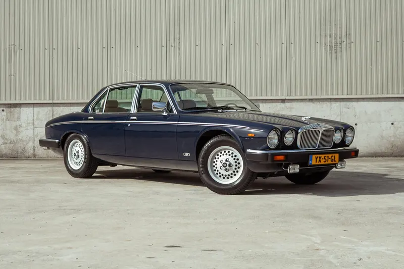Daimler Double Six (1990)