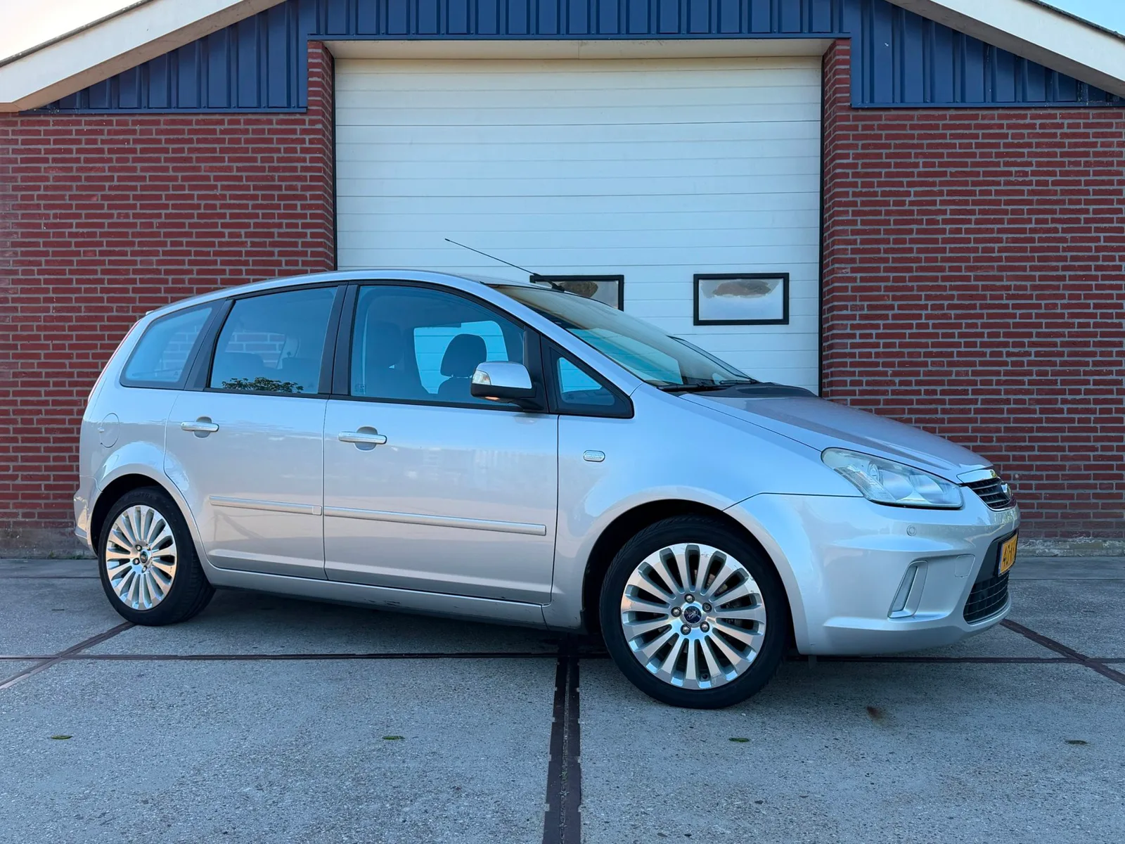 Ford C-Max (2009) — foto 1