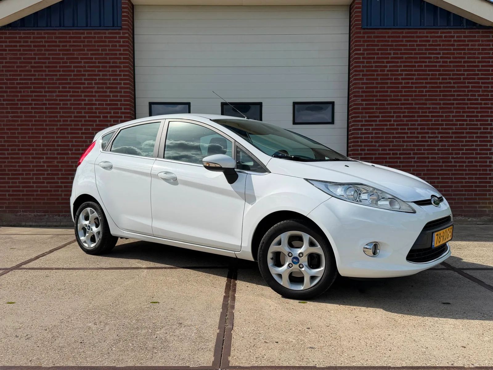 Ford Fiesta (2011) — foto 1