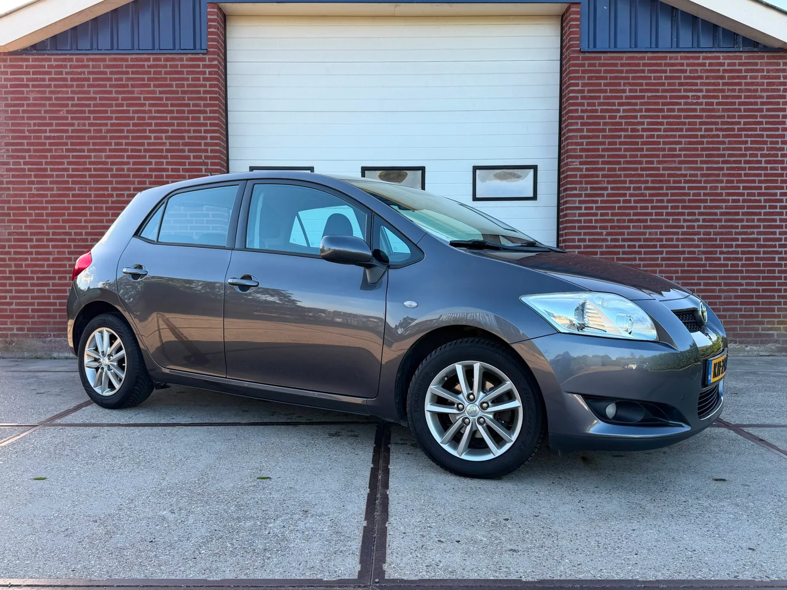 Toyota Auris (2009) — foto 1