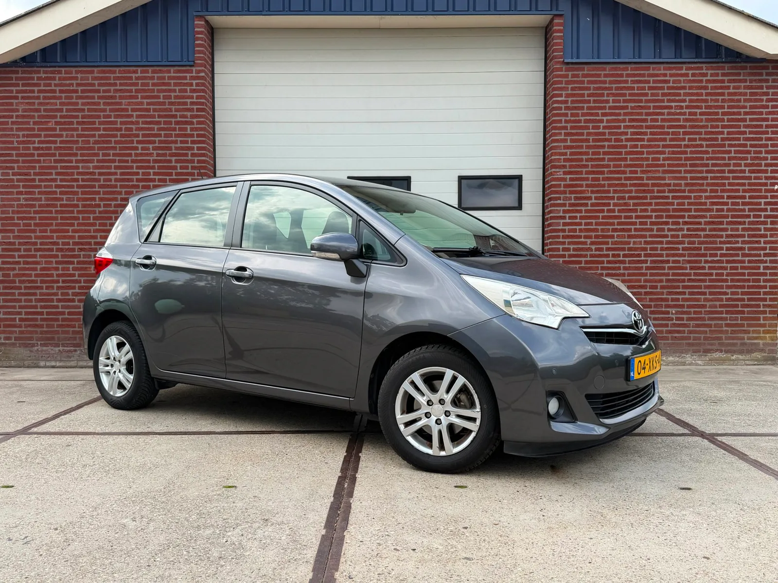 Toyota Verso-S (2012) — foto 1