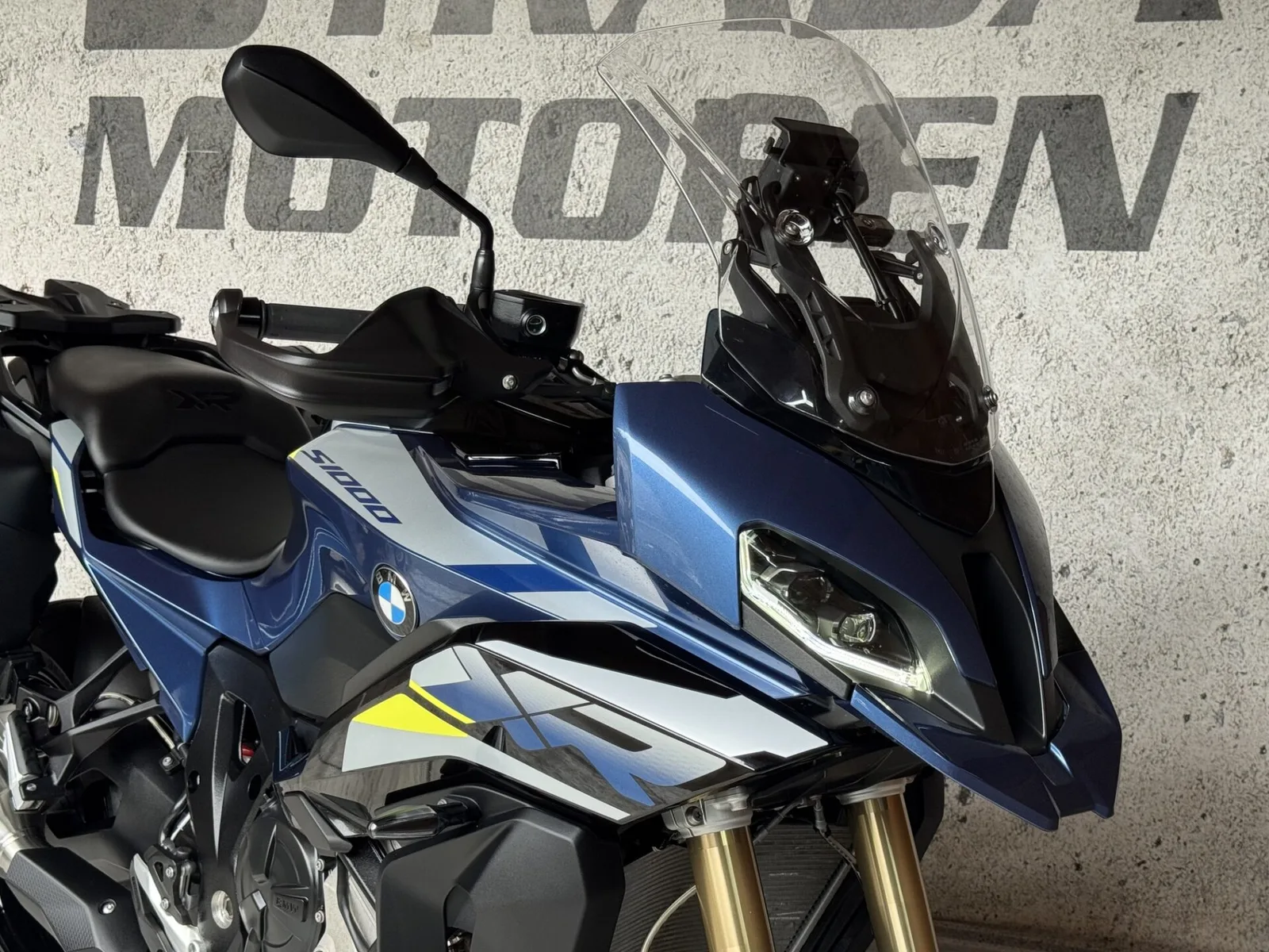 BMW S 1000 XR (2024) — foto 1